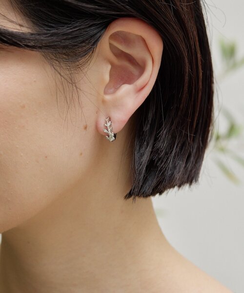ear PAPILLONNER(イアパピヨネ)の「《WEB&一部店舗限定》バネ式ミニイヤリング/イヤーカフ(イヤリング・レディース・シルバー系その他/ゴールド系その他/シルバー系その他2/ゴールド系その他2・FREE)」の7枚目の写真