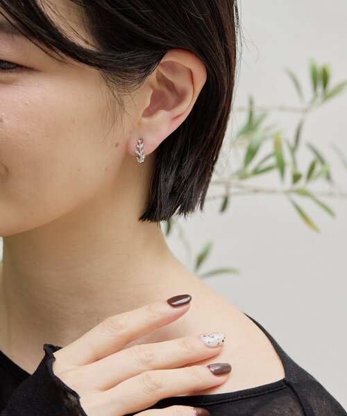 ear PAPILLONNER(イアパピヨネ)の「《WEB&一部店舗限定》バネ式ミニイヤリング/イヤーカフ(イヤリング・レディース・シルバー系その他/ゴールド系その他/シルバー系その他2/ゴールド系その他2・FREE)」の8枚目の写真