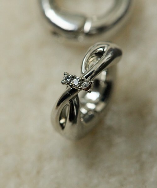 ear PAPILLONNER(イアパピヨネ)の「《WEB&一部店舗限定》バネ式ミニイヤリング/イヤーカフ(イヤリング・レディース・シルバー系その他/ゴールド系その他/シルバー系その他2/ゴールド系その他2・FREE)」の11枚目の写真