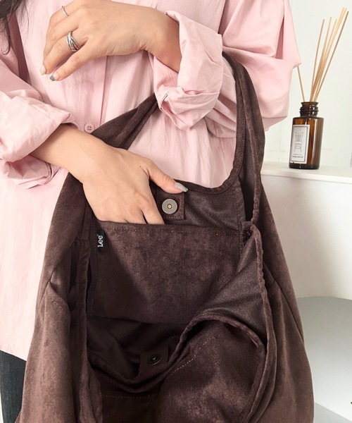 Lee(リー)の「Lee.スエード ワンショルダーバッグ.トートバッグ.ユニセックス.大容量.軽量.ユニセックス.秋冬(ショルダーバッグ・レディース・ダークブラウン/オフホワイト/ブラウン/ブラック・FREE)」の12枚目の写真