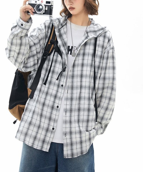 shyam inspiration(シャムインスピレーション)の「ドロップショルダー チェックフードシャツ(シャツ/ブラウス・レディース・チャコールグレー/ホワイト/ブルー/ブラウン・F)」の2枚目の写真