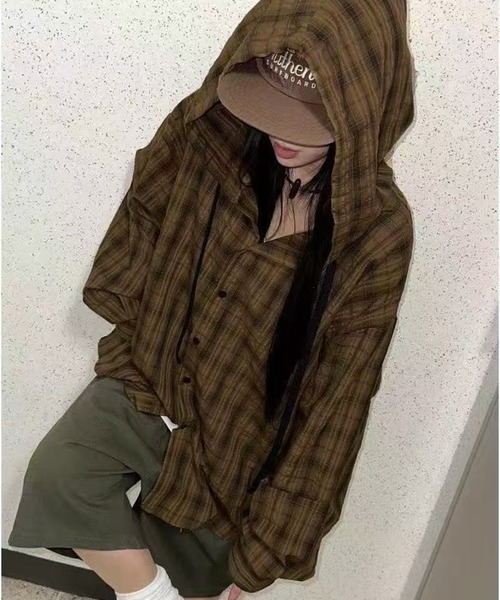 shyam inspiration(シャムインスピレーション)の「ドロップショルダー チェックフードシャツ(シャツ/ブラウス・レディース・チャコールグレー/ホワイト/ブルー/ブラウン・F)」の9枚目の写真