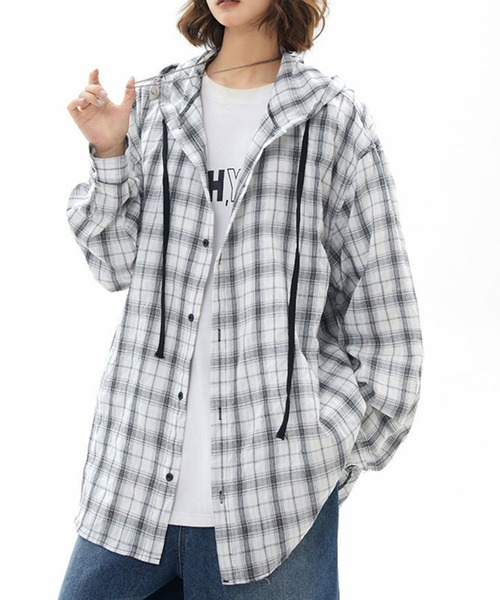 shyam inspiration(シャムインスピレーション)の「ドロップショルダー チェックフードシャツ(シャツ/ブラウス・レディース・チャコールグレー/ホワイト/ブルー/ブラウン・F)」の6枚目の写真