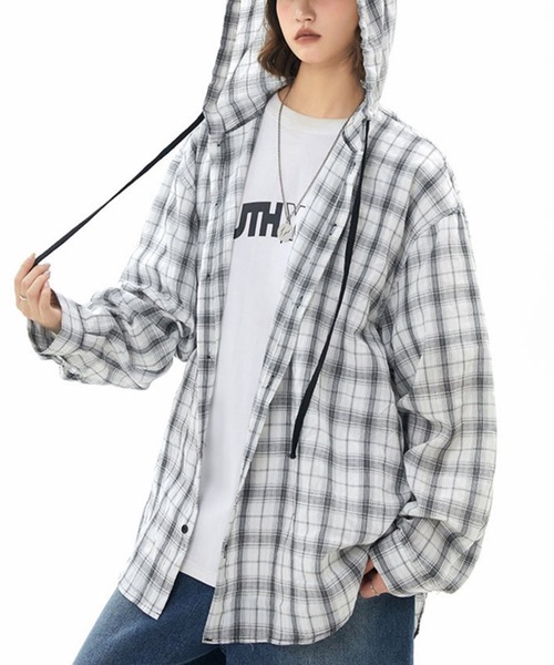 shyam inspiration(シャムインスピレーション)の「ドロップショルダー チェックフードシャツ(シャツ/ブラウス・レディース・チャコールグレー/ホワイト/ブルー/ブラウン・F)」の7枚目の写真