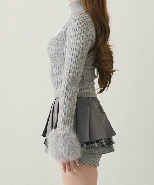 Belle Charme(ベルシャルム)の「【Belle Charme】Belle Logo Fur Sleeve Knit(ニット/セーター・レディース・アイボリー/ピンクベージュ/ブラック/チャコールグレー・FREE)」の9枚目の写真