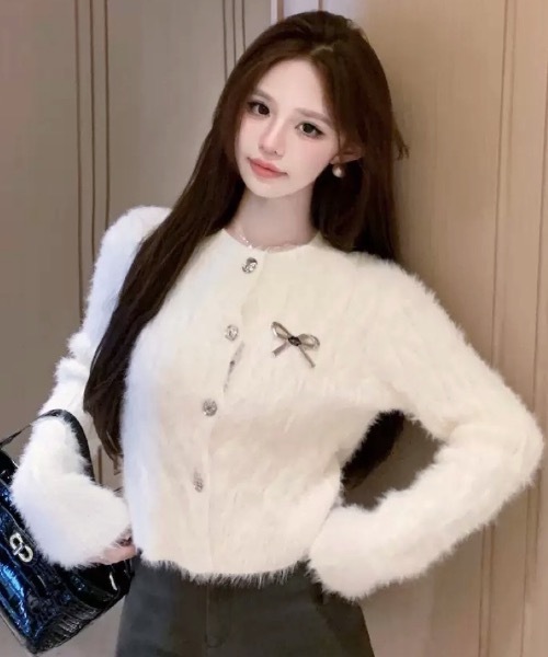 Alvia(アルビア)の「リボンブローチ付き シャギーショートニットカーディガン(ニット/セーター・レディース・ホワイト/ブラック・M)」の8枚目の写真