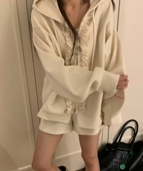 FLINEA(フリネア)の「フード付きフリルジャケット&ショートパンツセットアップ(セットアップ・レディース・グレー/ベージュ・FREE)」の8枚目の写真