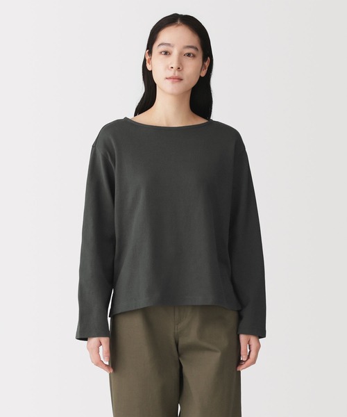 無印良品(ムジルシリョウヒン)の「婦人 太番手ボートネック長袖Tシャツ(Tシャツ/カットソー・レディース・グレー系/グリーン系/チャコールグレー/オフホワイト/ピンク系/ネイビー系・XS/S/M/L/XL/XXL)」の2枚目の写真