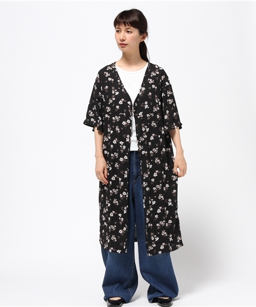 E hyphen world gallery(イーハイフンワールドギャラリー)の「・花柄シフォンロングガウン(カーディガン/ボレロ・レディース・オフホワイト/ブラック・FREE)」の2枚目の写真