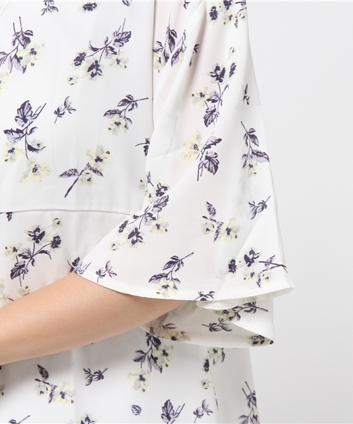 E hyphen world gallery(イーハイフンワールドギャラリー)の「・花柄シフォンロングガウン(カーディガン/ボレロ・レディース・オフホワイト/ブラック・FREE)」の3枚目の写真