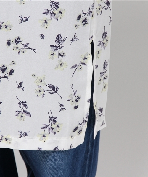 E hyphen world gallery(イーハイフンワールドギャラリー)の「・花柄シフォンロングガウン(カーディガン/ボレロ・レディース・オフホワイト/ブラック・FREE)」の4枚目の写真