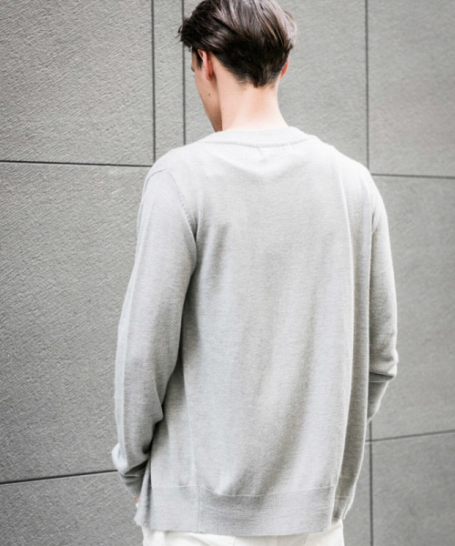 AKM Contemporary（エイケイエムコンテンポラリー）の「AKM Contemporary(エイケイエムコンテンポラリー)アンゴラ混Vネックニットカーディガン（カーディガン/ボレロ・メンズ・グレー/ネイビー/ブラック・MEDIUM/SMALL/LARGE）」の5枚目の写真