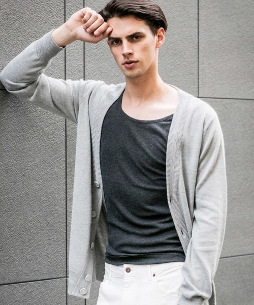 AKM Contemporary（エイケイエムコンテンポラリー）の「AKM Contemporary(エイケイエムコンテンポラリー)アンゴラ混Vネックニットカーディガン（カーディガン/ボレロ・メンズ・グレー/ネイビー/ブラック・MEDIUM/SMALL/LARGE）」の8枚目の写真