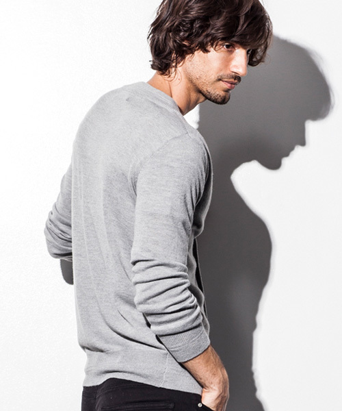 AKM Contemporary（エイケイエムコンテンポラリー）の「AKM Contemporary(エイケイエムコンテンポラリー)アンゴラ混Vネックニットカーディガン（カーディガン/ボレロ・メンズ・グレー/ネイビー/ブラック・MEDIUM/SMALL/LARGE）」の7枚目の写真