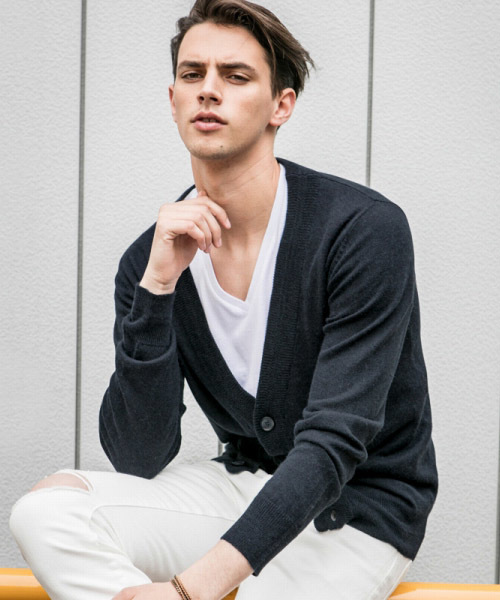 AKM Contemporary（エイケイエムコンテンポラリー）の「AKM Contemporary(エイケイエムコンテンポラリー)アンゴラ混Vネックニットカーディガン（カーディガン/ボレロ・メンズ・グレー/ネイビー/ブラック・MEDIUM/SMALL/LARGE）」の11枚目の写真