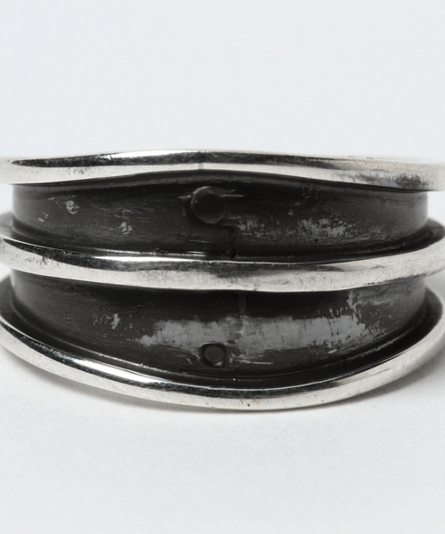BEAMS PLUS（ビームスプラス）の「ネイティブアクセサリー / ライン リング（リング・メンズ・その他1・US8/US7/US9/US10）」の4枚目の写真