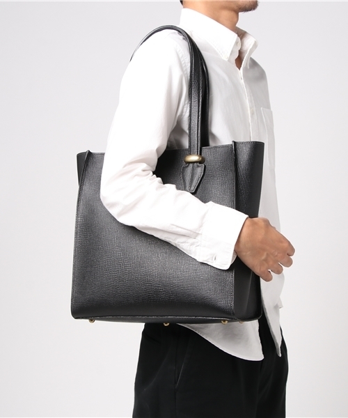 TOFF&LOADSTONE（トフアンドロードストーン）の「TOFF & LOADSTONE: スクエア エンボス トートバッグ（トートバッグ・メンズ・ブラック/ベージュ・ONE SIZE）」の6枚目の写真