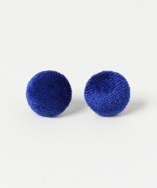 TONE SELECT GOODS(トーンセレクトグッズ)の「【glou】ベルベットカボションピアス(ピアス(両耳用)・レディース・グリーン/ブルー/レッド/ブラウン・FREE)」の3枚目の写真