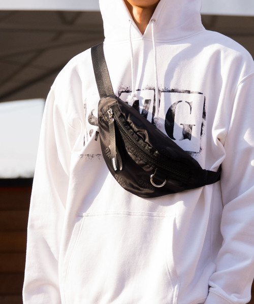 SWAGGER（スワッガー）の「【SWAGGER】≪WEB限定≫ロゴプリントウエストバッグ/ボディバッグ（ボディバッグ/ウエストポーチ・メンズ・ホワイト/ブラック/パープル/オレンジ・FREE）」の3枚目の写真