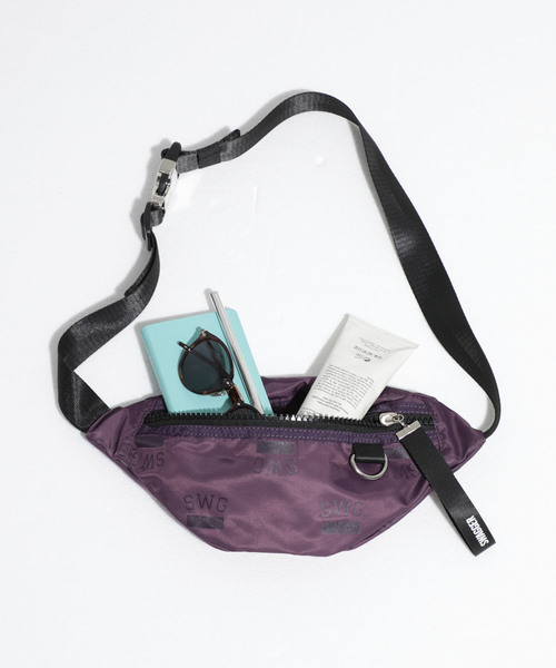 SWAGGER（スワッガー）の「【SWAGGER】≪WEB限定≫ロゴプリントウエストバッグ/ボディバッグ（ボディバッグ/ウエストポーチ・メンズ・ホワイト/ブラック/パープル/オレンジ・FREE）」の9枚目の写真