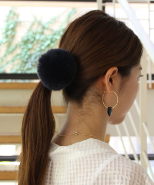 UNITED ARROWS（ユナイテッドアローズ）の「UAW REX PON シュシュ ◆◆◆（シュシュ・レディース・ライトグレー/モカ/ネイビー/その他1/その他2・フリー）」の4枚目の写真