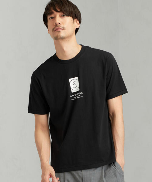 green label relaxing（グリーンレーベルリラクシング）の「[アンドライド] SC AND-RIDE ロゴプリント クルーネック 半袖 Tシャツ（Tシャツ/カットソー・メンズ・ブラック/ホワイト・LARGE/SMALL/MEDIUM）」の2枚目の写真