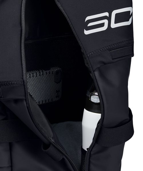 UNDER ARMOUR（アンダーアーマー）の「ユニセックスバスケットボールバックパック / SC30 バックパック 25.5L（バックパック/リュック・メンズ・ブラック・ONESIZE）」の6枚目の写真