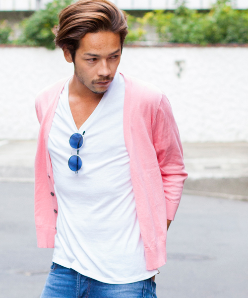 BEAUTY&YOUTH UNITED ARROWS(ビューティーアンドユースユナイテッドアローズ)の「【WEB限定】by ∴ カラー シェルボタン Vカーディガン 7SL ◆(カーディガン/ボレロ・メンズ・グレー/ケリー/ネイビー/ピンク・SMALL/MEDIUM/LARGE)」の1枚目の写真
