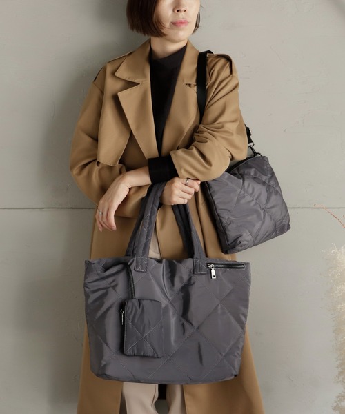 VitaFelice（ヴィータフェリーチェ）の「キルティング2wayナイロントートバッグ（ショルダーバッグ・レディース・ブラック/カモフラージュ/ブラウン/チャコールグレー/グレー/ベージュ系その他・FREE）」の3枚目の写真