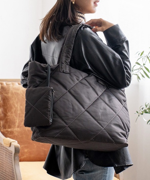 VitaFelice（ヴィータフェリーチェ）の「キルティング2wayナイロントートバッグ（ショルダーバッグ・レディース・ブラック/カモフラージュ/ブラウン/チャコールグレー/グレー/ベージュ系その他・FREE）」の2枚目の写真