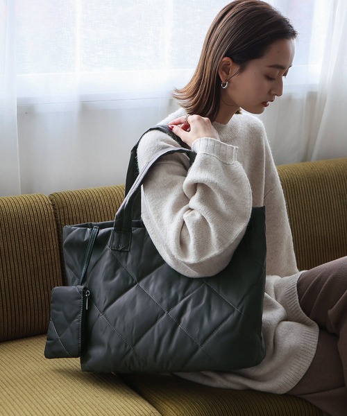 VitaFelice（ヴィータフェリーチェ）の「キルティング2wayナイロントートバッグ（ショルダーバッグ・レディース・ブラック/カモフラージュ/ブラウン/チャコールグレー/グレー/ベージュ系その他・FREE）」の8枚目の写真