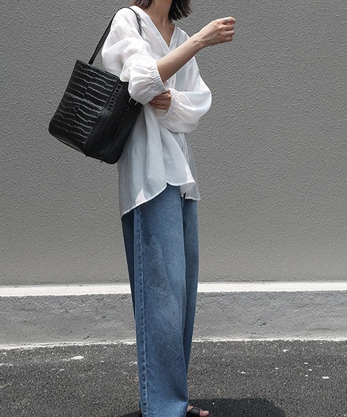 chuclla(チュクラ)の「【chuclla】Vカット スキッパー シアーシャツ chw1035(シャツ/ブラウス・レディース・ホワイト・FREE)」の4枚目の写真