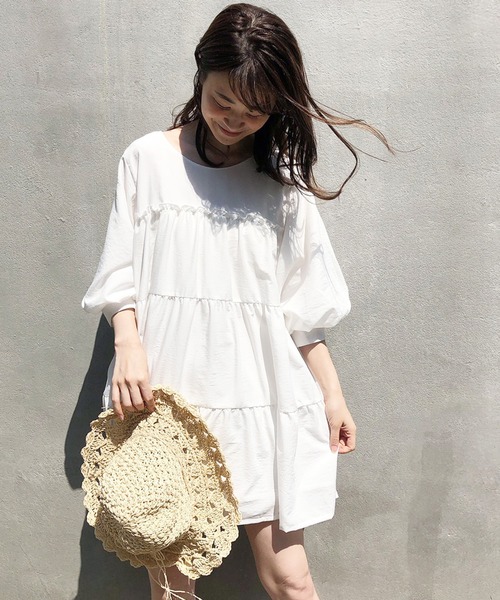 one after another NICE CLAUP(ワンアフターアナザーナイスクラップ)の「【WEB限定】ボリューム袖ティアードチュニック(チュニック・レディース・ベージュ/オフホワイト/ミント/ブルー・FREE)」の2枚目の写真