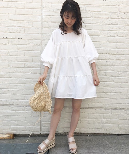 one after another NICE CLAUP(ワンアフターアナザーナイスクラップ)の「【WEB限定】ボリューム袖ティアードチュニック(チュニック・レディース・ベージュ/オフホワイト/ミント/ブルー・FREE)」の5枚目の写真