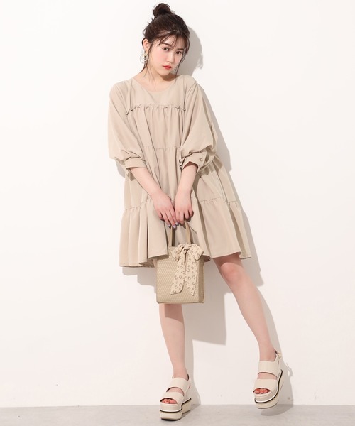 one after another NICE CLAUP(ワンアフターアナザーナイスクラップ)の「【WEB限定】ボリューム袖ティアードチュニック(チュニック・レディース・ベージュ/オフホワイト/ミント/ブルー・FREE)」の16枚目の写真