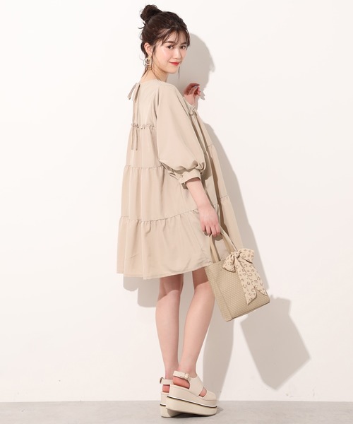 one after another NICE CLAUP(ワンアフターアナザーナイスクラップ)の「【WEB限定】ボリューム袖ティアードチュニック(チュニック・レディース・ベージュ/オフホワイト/ミント/ブルー・FREE)」の7枚目の写真