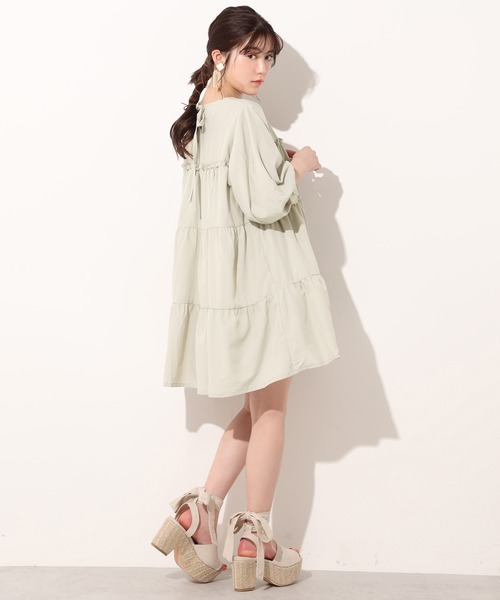 one after another NICE CLAUP(ワンアフターアナザーナイスクラップ)の「【WEB限定】ボリューム袖ティアードチュニック(チュニック・レディース・ベージュ/オフホワイト/ミント/ブルー・FREE)」の15枚目の写真