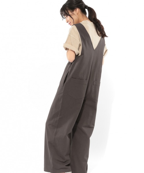 LAKOLE（ラコレ）の「フロントジップサロペット / LAKOLE（サロペット/オーバーオール・レディース・ベージュ/カーキ/スモーク/ナチュラル・SMALL/MEDIUM）」の19枚目の写真