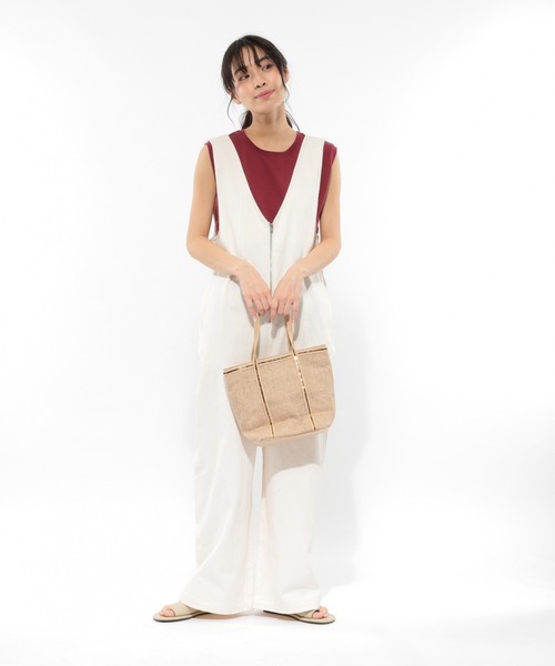 LAKOLE（ラコレ）の「フロントジップサロペット / LAKOLE（サロペット/オーバーオール・レディース・ベージュ/カーキ/スモーク/ナチュラル・SMALL/MEDIUM）」の15枚目の写真