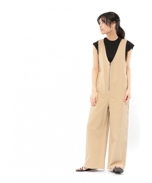 LAKOLE（ラコレ）の「フロントジップサロペット / LAKOLE（サロペット/オーバーオール・レディース・ベージュ/カーキ/スモーク/ナチュラル・SMALL/MEDIUM）」の7枚目の写真
