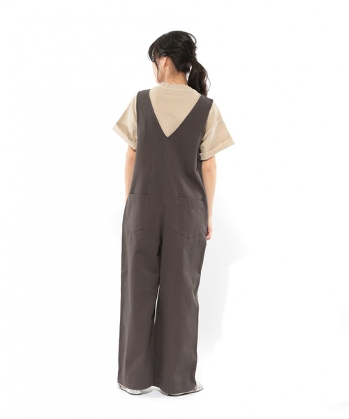LAKOLE（ラコレ）の「フロントジップサロペット / LAKOLE（サロペット/オーバーオール・レディース・ベージュ/カーキ/スモーク/ナチュラル・SMALL/MEDIUM）」の16枚目の写真