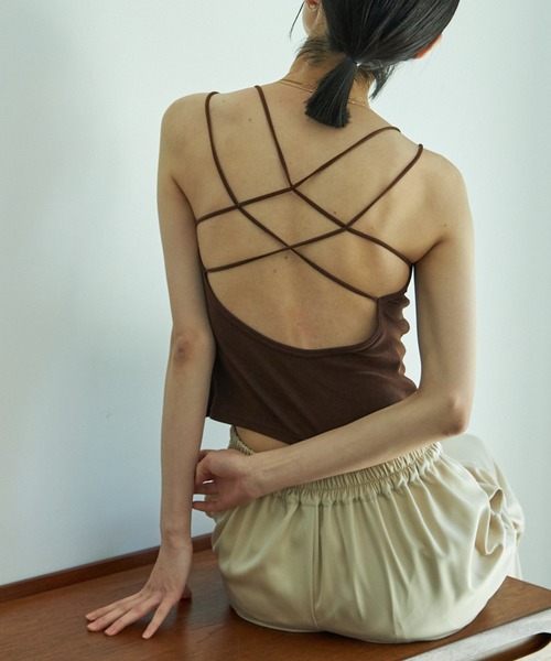 VACANCY（ヴァカンシー）の「バッククロスカップ付きキャミソール/パテッドキャミ（インナーウェア/肌着・レディース・ブラック/ブラウン/ホワイト・FREE）」の3枚目の写真