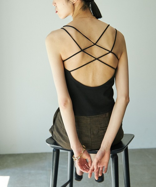 VACANCY（ヴァカンシー）の「バッククロスカップ付きキャミソール/パテッドキャミ（インナーウェア/肌着・レディース・ブラック/ブラウン/ホワイト・FREE）」の4枚目の写真