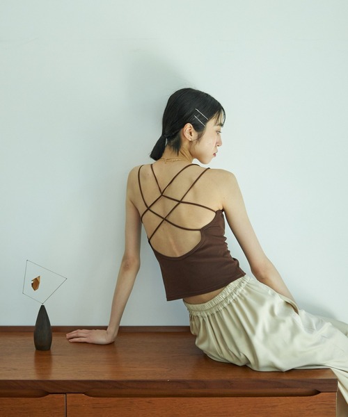 VACANCY（ヴァカンシー）の「バッククロスカップ付きキャミソール/パテッドキャミ（インナーウェア/肌着・レディース・ブラック/ブラウン/ホワイト・FREE）」の17枚目の写真