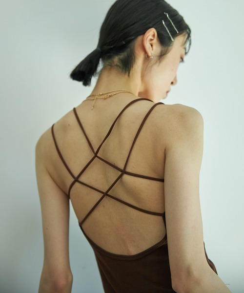 VACANCY（ヴァカンシー）の「バッククロスカップ付きキャミソール/パテッドキャミ（インナーウェア/肌着・レディース・ブラック/ブラウン/ホワイト・FREE）」の15枚目の写真