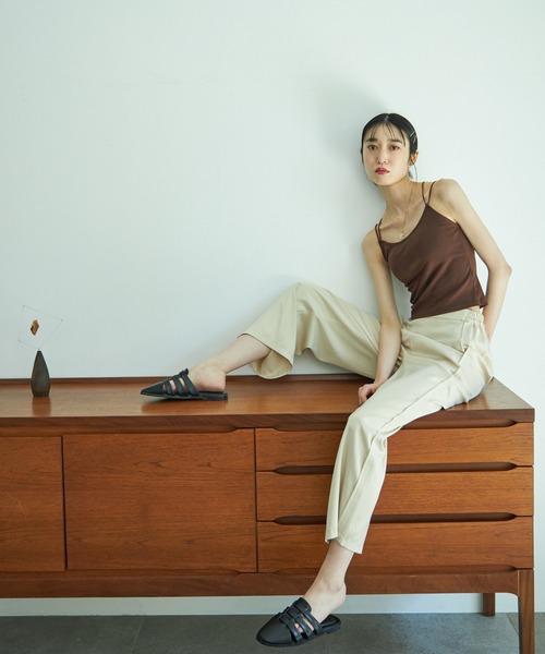 VACANCY（ヴァカンシー）の「バッククロスカップ付きキャミソール/パテッドキャミ（インナーウェア/肌着・レディース・ブラック/ブラウン/ホワイト・FREE）」の18枚目の写真