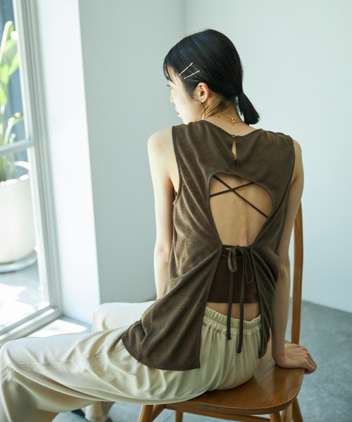 VACANCY（ヴァカンシー）の「バッククロスカップ付きキャミソール/パテッドキャミ（インナーウェア/肌着・レディース・ブラック/ブラウン/ホワイト・FREE）」の19枚目の写真