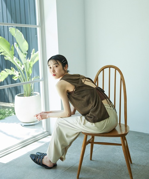 VACANCY（ヴァカンシー）の「バッククロスカップ付きキャミソール/パテッドキャミ（インナーウェア/肌着・レディース・ブラック/ブラウン/ホワイト・FREE）」の20枚目の写真