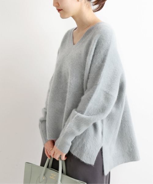 IENA（イエナ）の「ラクーンVネックプルオーバー◆（ニット/セーター・レディース・グレー系その他/サックスブルー・FREE）」の2枚目の写真