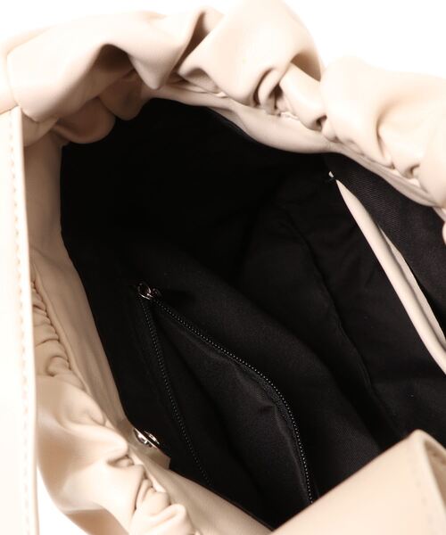 yuue' ( wear )(ユーイ)の「ギャザーメッセンジャートートバッグ(トートバッグ・レディース・ブラック/ブラウン/カーキ/アイボリー・FREE)」の18枚目の写真